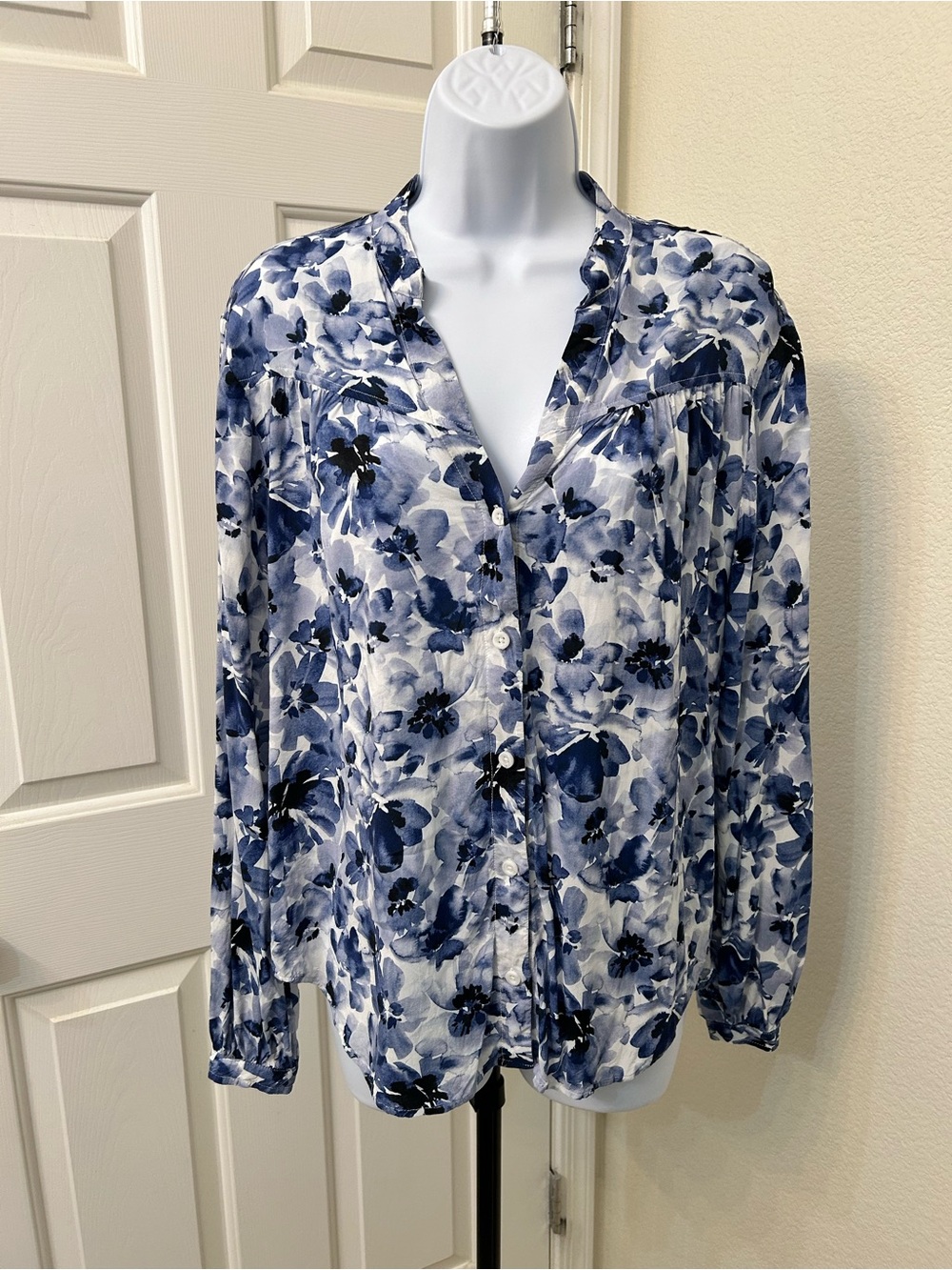 cloth & stone Blue and White Floral Button-Down Shirt